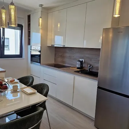 Sunrise Apartment *