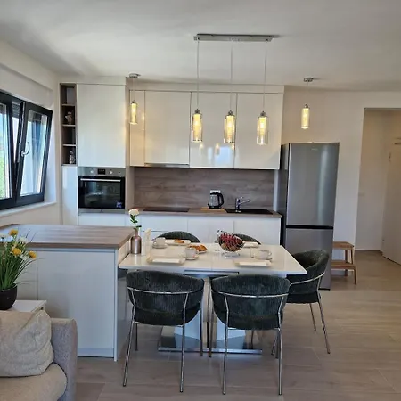Sunrise Apartment *